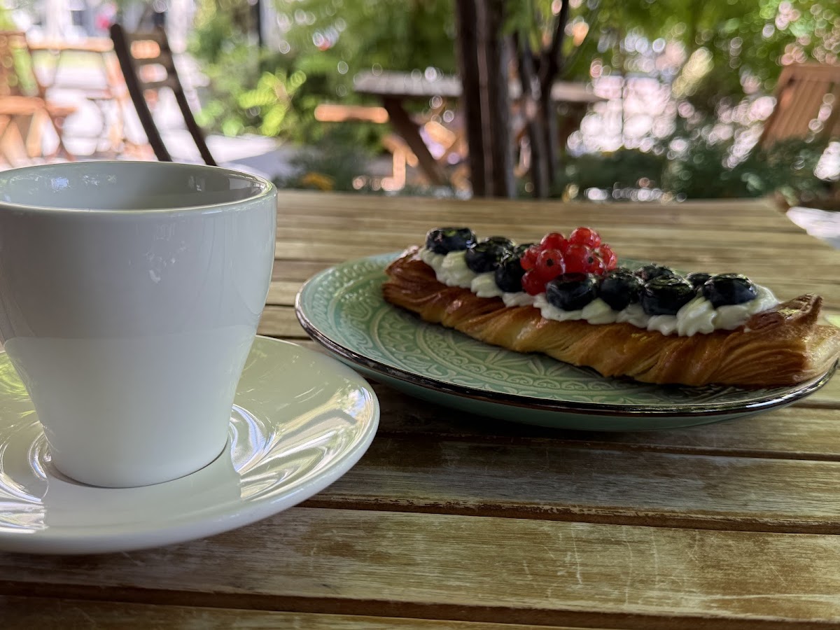 кав'ярня-пекарня Млин/MLYN Bakery на соборній 43 — Cafe